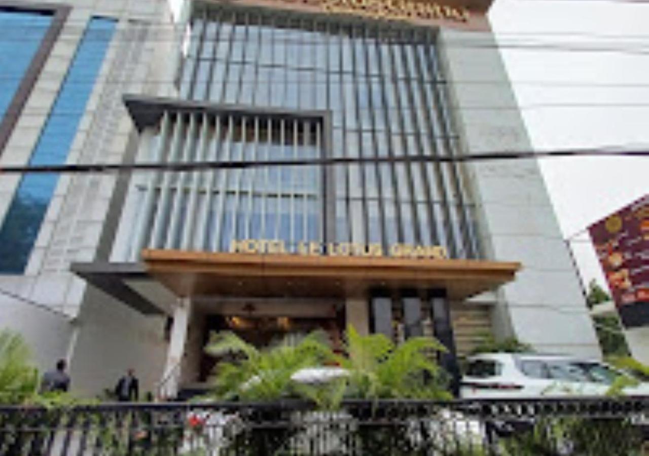 Hotel Le Lotus Grand Kakarmatha Exterior foto